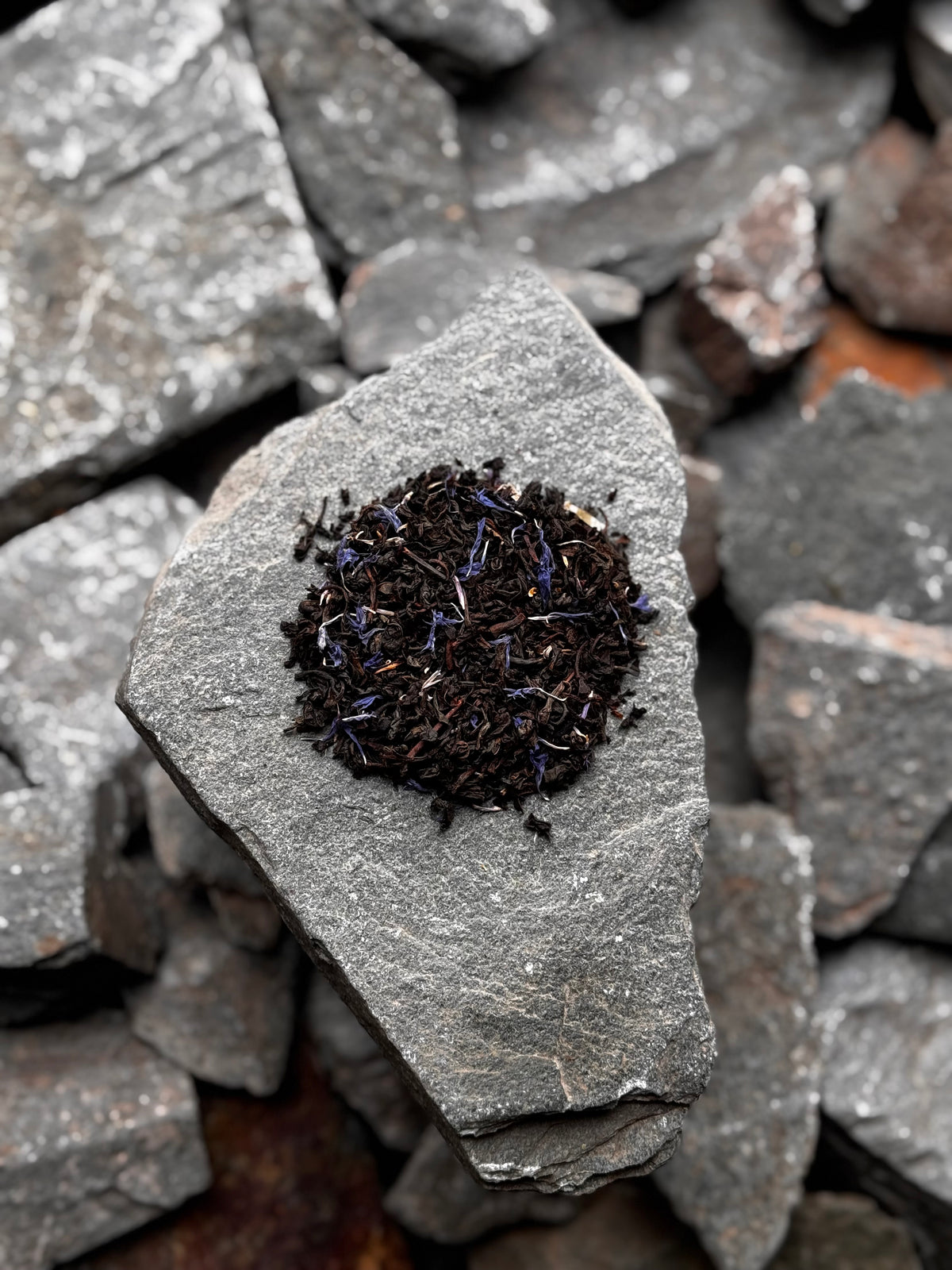 Cream Earl Grey tea with bergamot and cornflower petals
